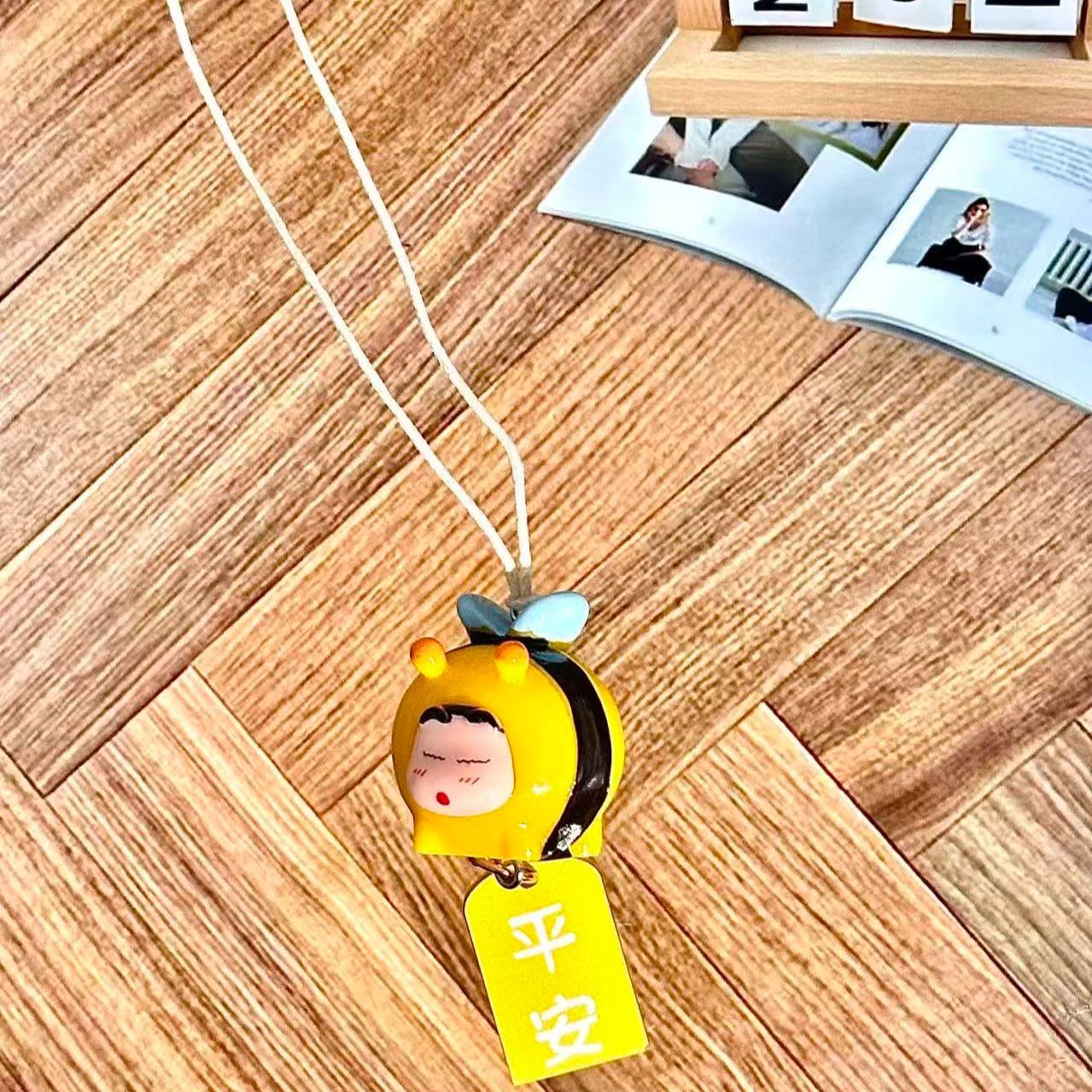 クレヨンしんちゃん ハチのコスプレフィギュア 車用吊り下げペ - Car Accessories Etsy のレビューと価格